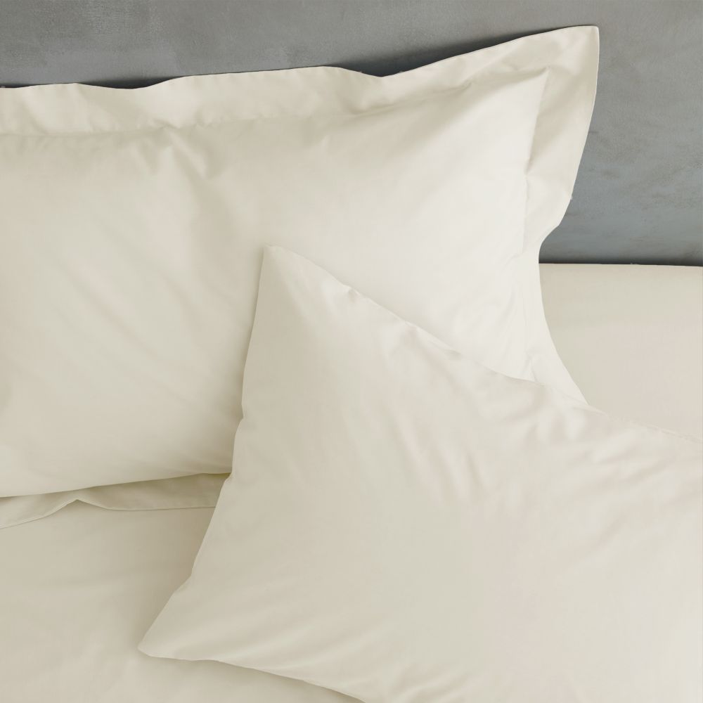 catherine-lansfield-easy-iron-percale-standard-pillowcase-pair-cream